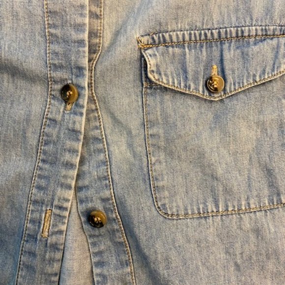 FOREIGN EXCHANGE 100% Cotton, Lightweight Demin Button Up Top / Womens Size M - Picture 3 of 4